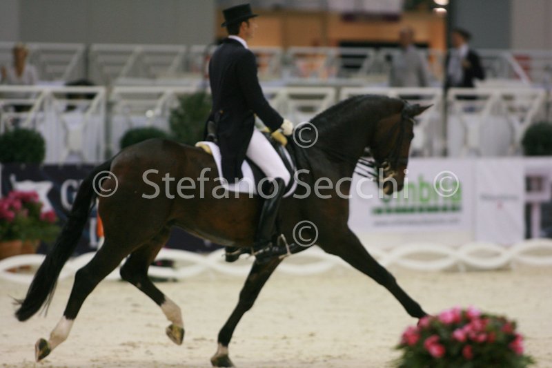 LAUGKS_MEGGLE\'S WELTTALL_MILANO_2011_SS2_2392.jpg